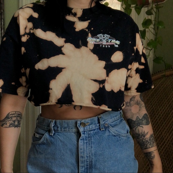 🔥Bike Night Bleached Crop Tee🔥 - Picture 4 of 6